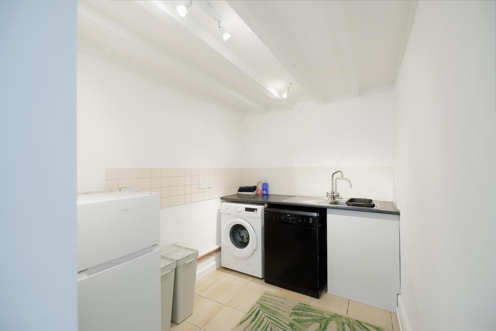 Llwynypia Stayright 3 Bed Home Near Hiking Trails & Parks מראה חיצוני תמונה