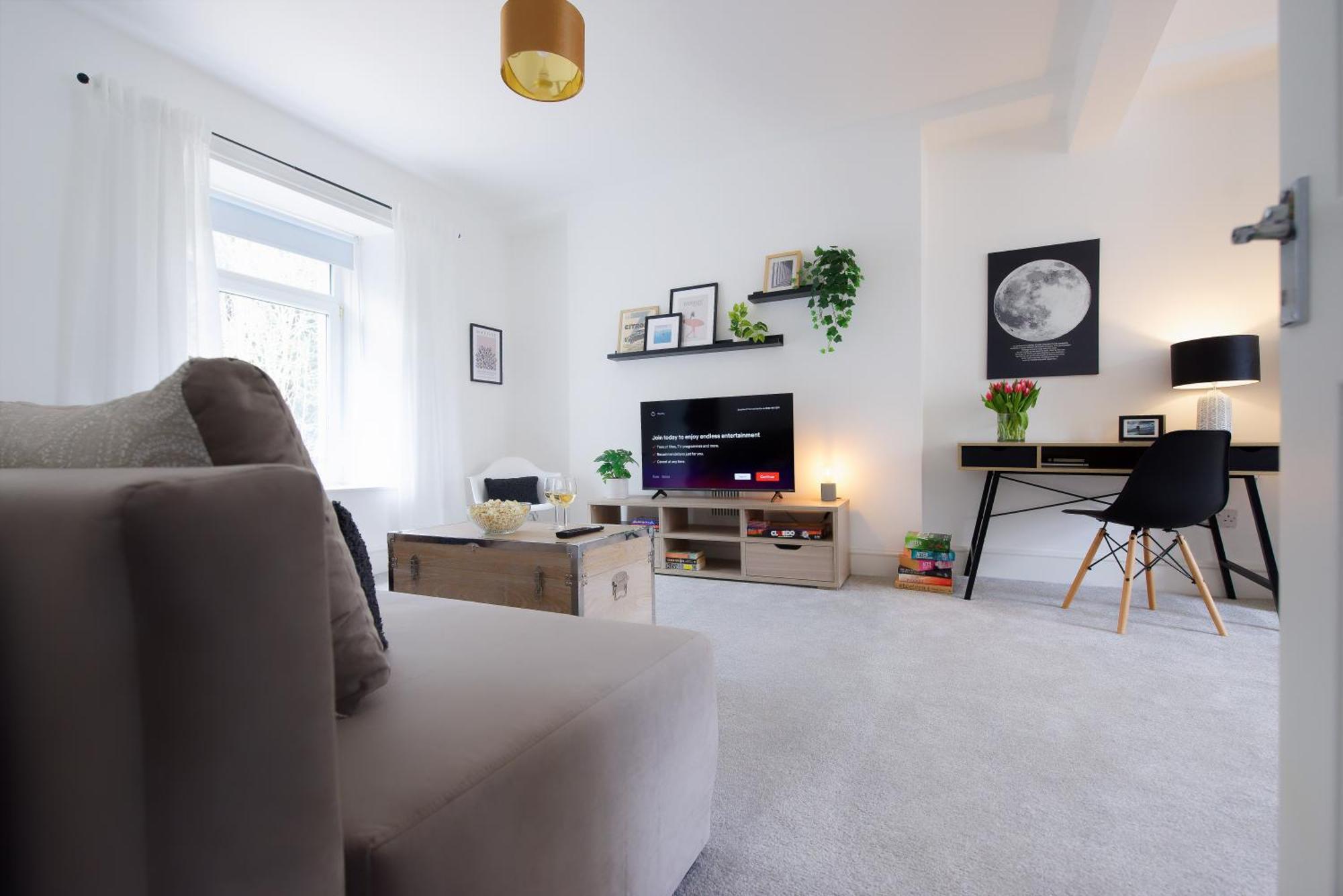 Llwynypia Stayright 3 Bed Home Near Hiking Trails & Parks מראה חיצוני תמונה